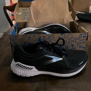 Brooks Adrenaline GTS 21 size 8 wide/d